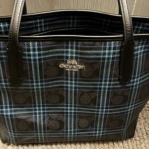 Coach signature tote plaid blues